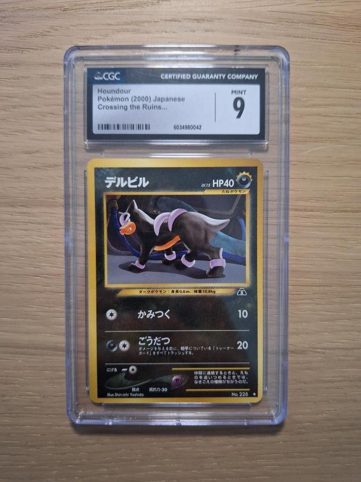 Houndour 228 CGC 9 Crossing The Ruins, Hobby en Vrije tijd, Verzamelkaartspellen | Pokémon, Zo goed als nieuw, Ophalen of Verzenden