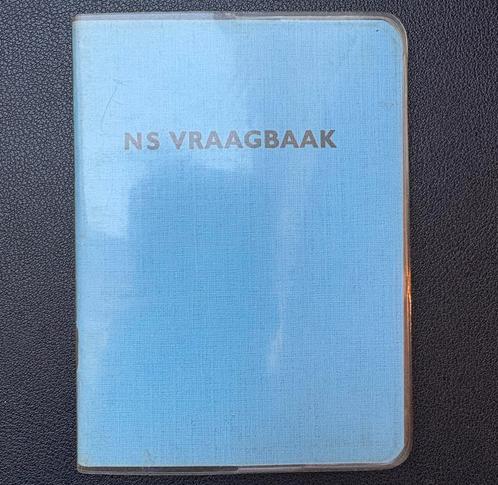 Zakboekje NS ‘NS vraagbaak’ (1965), Verzamelen, Spoorwegen en Tramwegen, Zo goed als nieuw, Trein, Overige typen, Ophalen of Verzenden