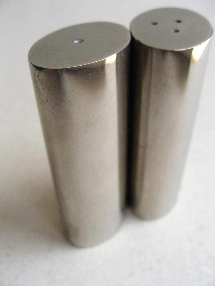 Design peper en zoutstel van gepolijst RVS, Huis en Inrichting, Keuken | Keukenbenodigdheden, Zo goed als nieuw, Ophalen of Verzenden