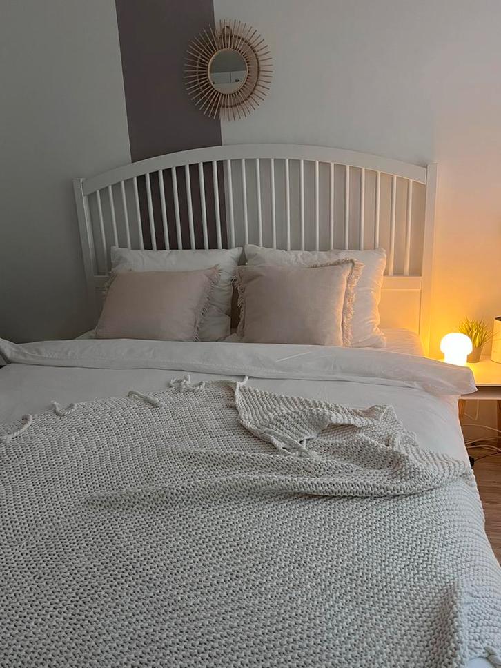 Ikea bedframe 160x200 + matras (medium firm) + beschermer, Huis en Inrichting, Slaapkamer | Bedden, Zo goed als nieuw, Tweepersoons