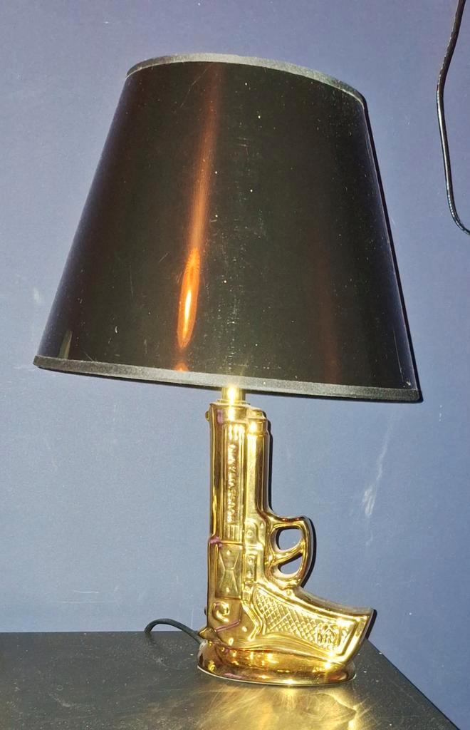Pistool Lamp - Gouden Accent, Huis en Inrichting, Lampen | Tafellampen, Zo goed als nieuw, Minder dan 50 cm, Overige materialen