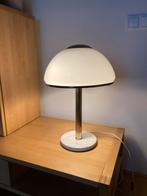 Mooie witte Tafellamp met Glazen Kap, Huis en Inrichting, Lampen | Tafellampen, Ophalen, Zo goed als nieuw, Glas, Minder dan 50 cm