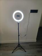 Te Huur: Selfiering (ring lamp) met afstandsbediening, Ophalen, Zo goed als nieuw, Geboorte of Huwelijk