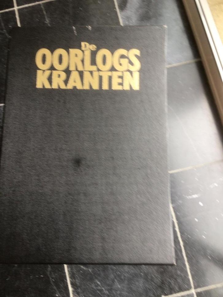 Oorlogs kranten met posters erbij, Verzamelen, Tijdschriften, Kranten en Knipsels, Krant, Nederland, 1940 tot 1960, Ophalen of Verzenden