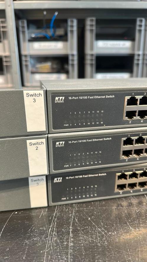 Ks-116 Switchen (3 stuks), Computers en Software, Netwerk switches, Zo goed als nieuw, Ophalen of Verzenden