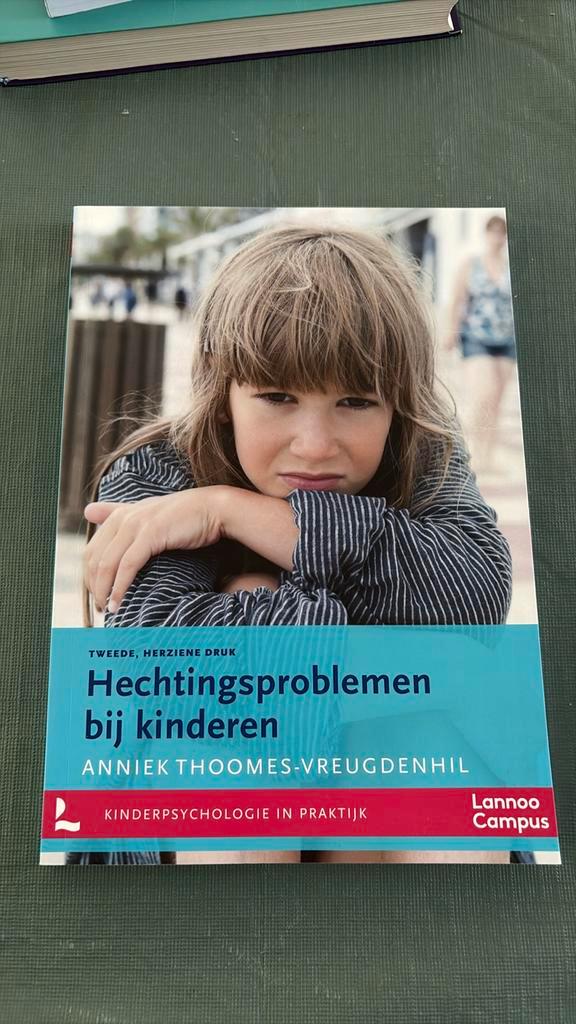 Anniek Thoomes-Vreugdenhil - Hechtingsproblemen bij kinderen, Boeken, Wetenschap, Zo goed als nieuw, Ophalen of Verzenden