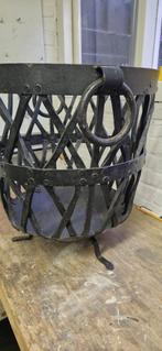 Gietijzeren Geklonken Mand voor Openhaard, Ophalen, Gebruikt