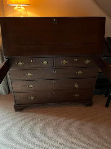 Antiek bureau circa 175 jaar oud beschikbaar voor biedingen