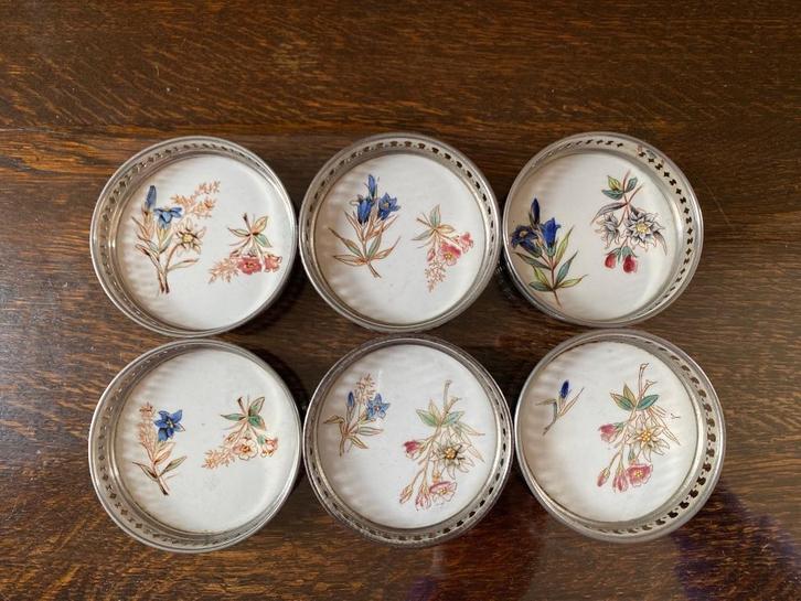 Set van 6 onderzetters van keramiek met zilverkleurige rand, Antiek en Kunst, Antiek | Keramiek en Aardewerk, Ophalen of Verzenden