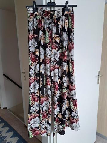 Broek met wijde pijpen. One size. beschikbaar voor biedingen