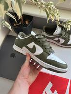 Nike Dunk Low White Medium Olive Green EU 43 / US 9.5, Kleding | Heren, Schoenen, Overige kleuren, Nike, Ophalen of Verzenden