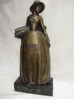 Antieke bronzen vrouwen beeld op marmer voet 38cm., Ophalen of Verzenden, Brons