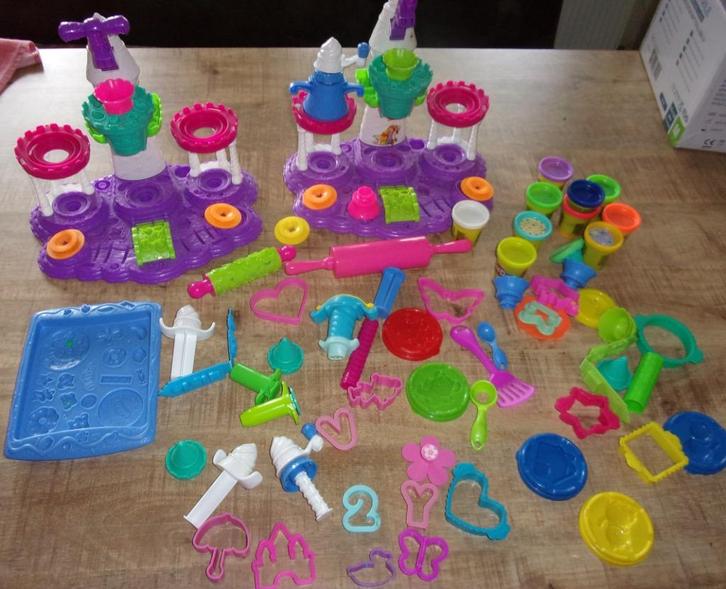 doos vol klei spulletjes vormpjes kleien play doh ijskasteel, Kinderen en Baby's, Speelgoed | Educatief en Creatief, Gebruikt