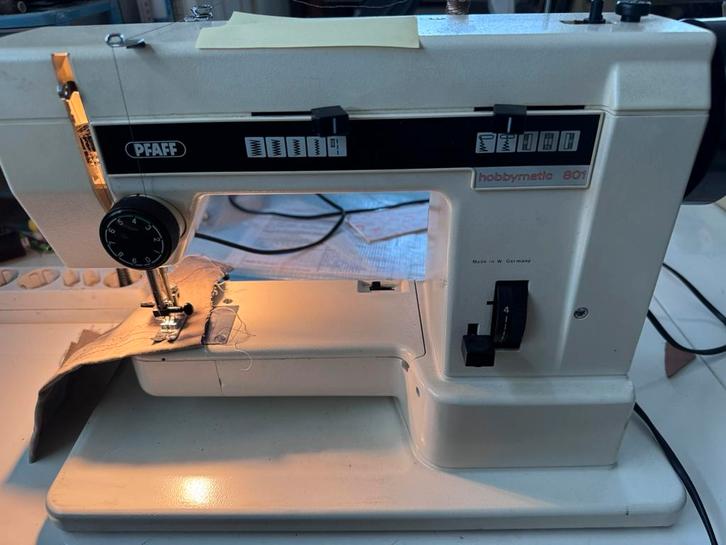 Pfaff 801 naaimachine werkt, zonder pedaal!, Hobby en Vrije tijd, Naaimachines en Toebehoren, Gebruikt, Naaimachine, Pfaff, Ophalen