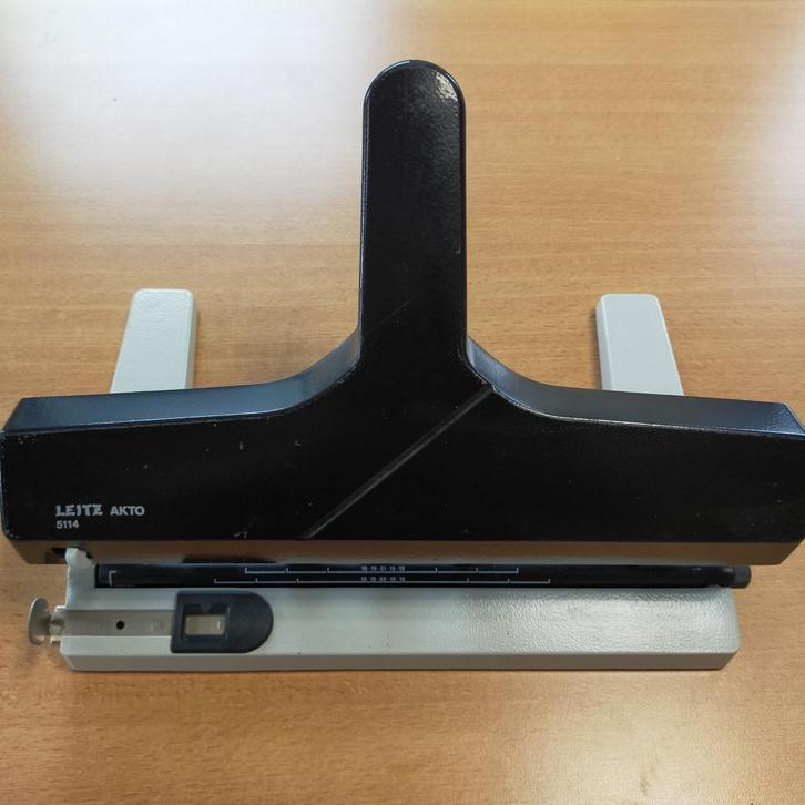 Leitz Akto perforator  5114, Diversen, Schrijfwaren, Gebruikt