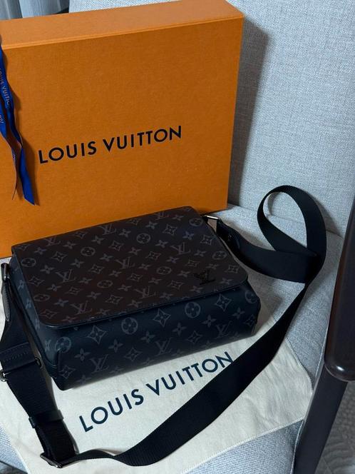 Louis Vuitton District PM Eclipse tas M45272, Sieraden, Tassen en Uiterlijk, Tassen | Schoudertassen, Zo goed als nieuw, Overige merken