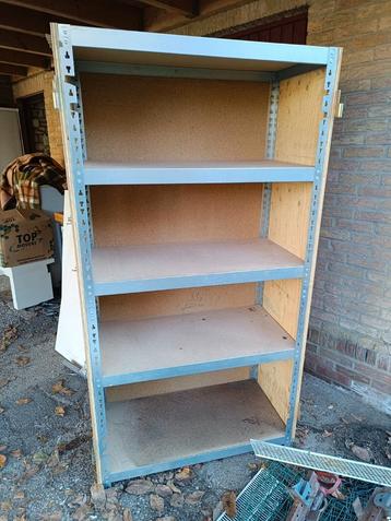 Houten stellingkast of kast voor in de garage.  beschikbaar voor biedingen