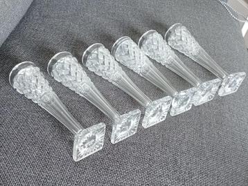 6 prachtige geslepen champagne glazen beschikbaar voor biedingen
