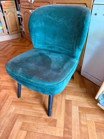 Groene velvet stoel beschikbaar voor biedingen