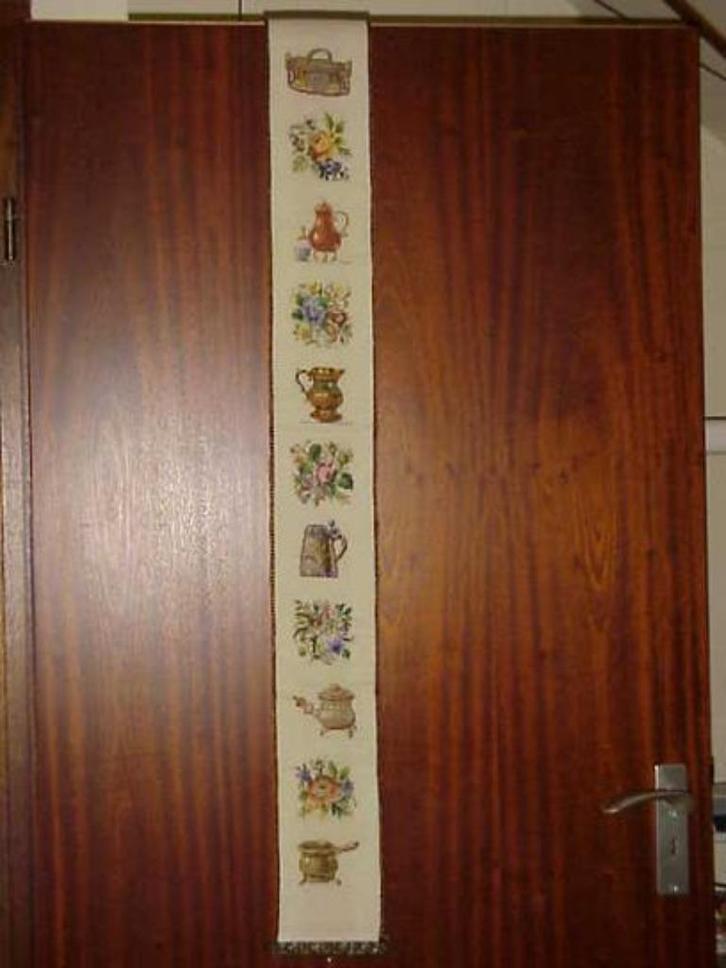 Twee zelf geborduurde schellekoorden met beslag., Huis en Inrichting, Woonaccessoires | Wanddecoraties, Zo goed als nieuw, Ophalen of Verzenden