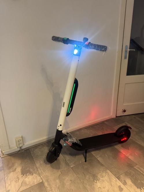 Segway Ninebot ES4 Italie (LAATSTE 9 STUKS), Fietsen en Brommers, Elektrische fietsen, Nieuw, Overige merken, 59 cm of meer, 50 km per accu of meer