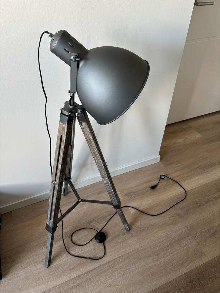 2 Kwantum Vista Vloerlampen - Verstelbare Kap, Huis en Inrichting, Lampen | Vloerlampen, Gebruikt, 100 tot 150 cm, Hout, Metaal