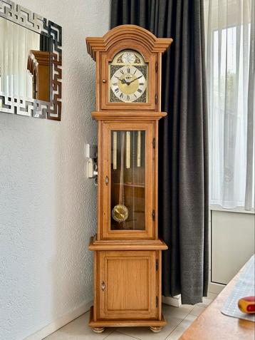 Blank/licht eiken Staande Klok Tempus Fugit/Selva/Kieninger beschikbaar voor biedingen