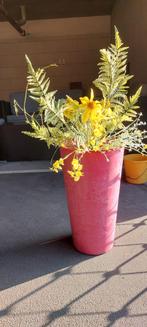 Vaas met kunstbloemen, Ophalen