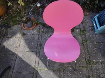 Roze Kinderstoeltje beschikbaar voor biedingen