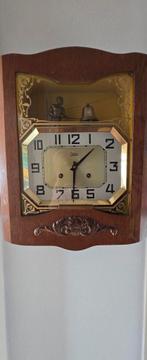 Mooie,prima lopende ODO WANDKLOK m.GONG.Scheurtje in glas., Antiek en Kunst, Antiek | Klokken, Ophalen