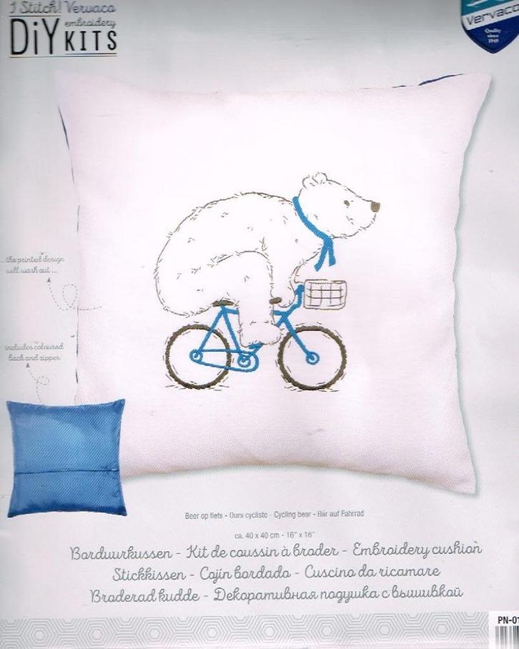 Cado vervaco voorbedrukt borduurpakket kussen, beer op fiets, Hobby en Vrije tijd, Borduren en Borduurmachines, Nieuw, Borduurpakket