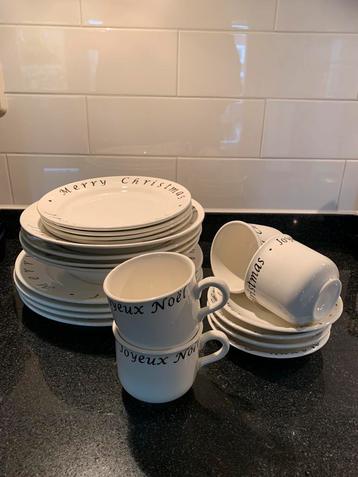 Servies, compleet, tekst Merry Christmas beschikbaar voor biedingen