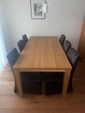 Eikenhouten eettafel (200x100) met kunstlederen stoelen beschikbaar voor biedingen