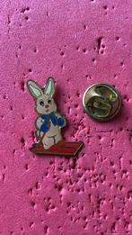 Pin duracell bunny op skies/konijn, Verzamelen, Speldjes, Pins en Buttons, Verzenden, Zo goed als nieuw, Merk, Speldje of Pin