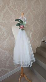 Veel wit tule en bloemen decoratie voor bruiloft, strikken, Ophalen, Zo goed als nieuw, Accessoires