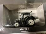 Valtra N 111 zilver, Hobby en Vrije tijd, Modelauto's | 1:32, Ophalen of Verzenden, Nieuw, Tractor of Landbouw, Universal Hobbies