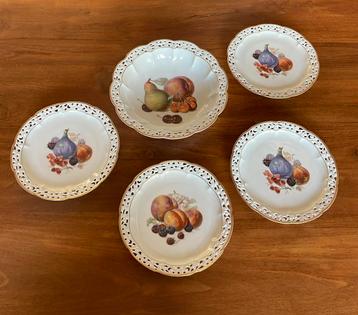 Antieke Bavaria set fruitbordjes met schaal beschikbaar voor biedingen