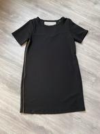Zwart jurkje met gouden accenten., Maat 38/40 (M), Zwart, Ophalen of Verzenden, Zo goed als nieuw