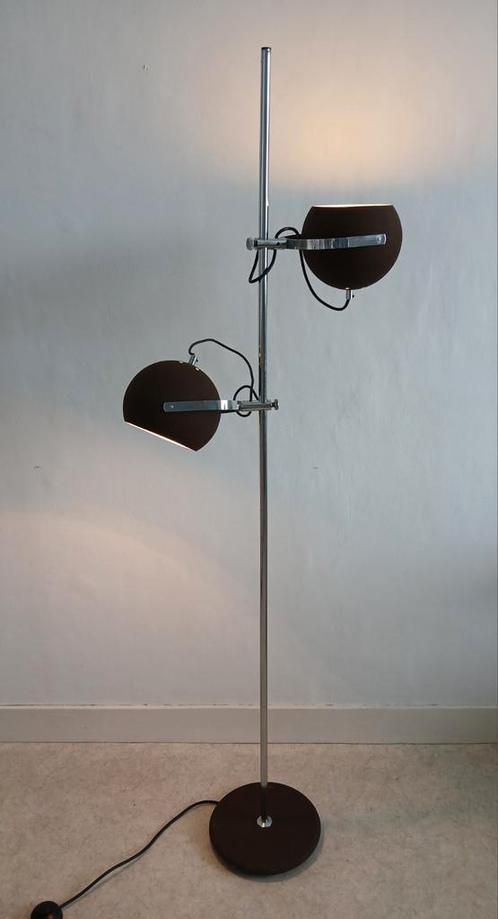 Vintage,  jaren 70 vloerlamp met 2 bruine bollen, Huis en Inrichting, Lampen | Vloerlampen, Gebruikt, 150 tot 200 cm, Metaal, Ophalen