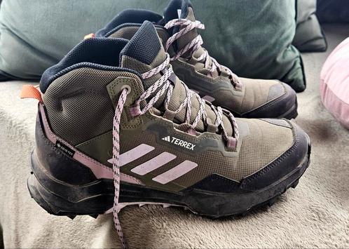NIEUWE Adidas Terrex Mid-GoreTex, mt 7.5 (41), Sport en Fitness, Bergsport en Wandelen, Nieuw, Schoenen, Ophalen of Verzenden