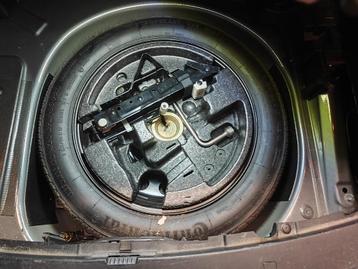 17" Thuiskomer + krik en wielsleutel BMW E61 E60 reservewiel beschikbaar voor biedingen