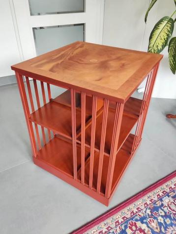 Klassieke boekenmolen / boekenkast  beschikbaar voor biedingen