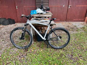!!MOET NU WEG!! Mountainbike heren beschikbaar voor biedingen