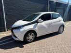 Toyota Aygo 1.0 Vvt-i 69pk 5D 2017 Wit, Auto's, Toyota, Voorwielaandrijving, 4 stoelen, Wit, 24 km/l