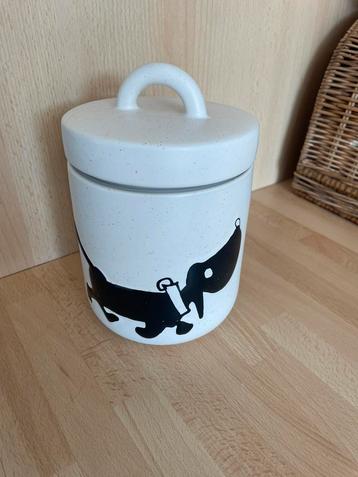 Takkie snoeppot beschikbaar voor biedingen