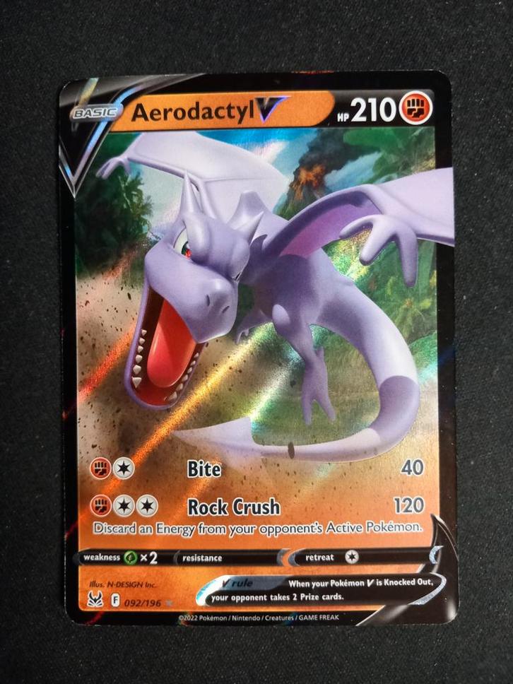 Pokemon Aerodactyl V 092/196 Lost Origin Ultra Rare Poor, Hobby en Vrije tijd, Verzamelkaartspellen | Pokémon, Gebruikt, Losse kaart