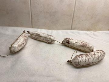 Decoratieve Streng Salami Worstjes beschikbaar voor biedingen