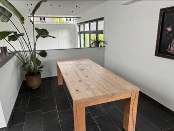 Fantastische ambachtelijk vervaardigde eiken tafel beschikbaar voor biedingen