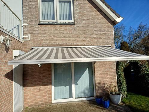 Zonnescherm, Tuin en Terras, Zonneschermen, Zo goed als nieuw, Knikarmscherm, 150 tot 300 cm, Elektrisch, Ophalen