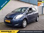 Toyota Yaris 1.0 VVTi Acces 5-Drs Nw Koppeling Boekjes ✅, 750 kg, Blauw, Bedrijf, Handgeschakeld